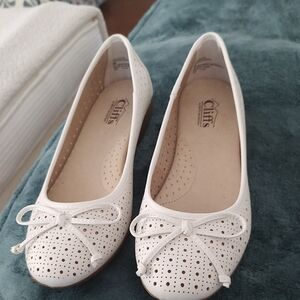 Women's White Ballet Flats